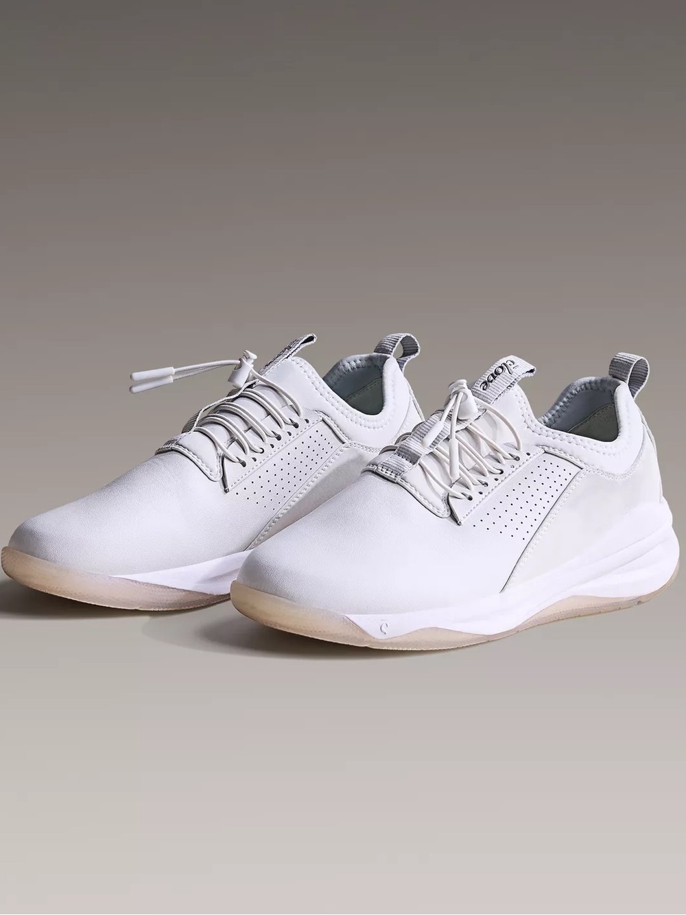 Women’s CLOVE Classic Brilliant white bungee athletic shoes- Size 10